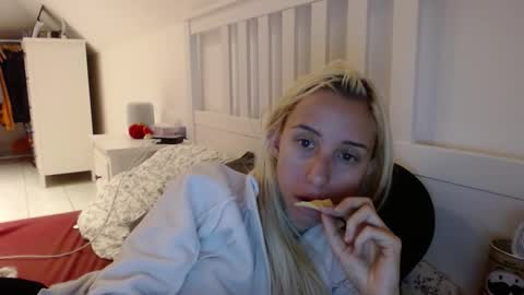 Lena online show from October 4, 8:34 am