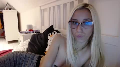 Lena online show from October 8, 6:27 pm