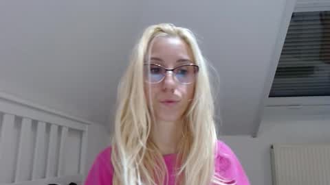 Lena online show from October 21, 6:30 pm