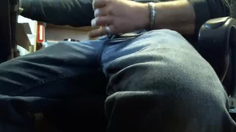 Snapshot of bartender3127 chatting on March 4, 4:41 pm bartender3127 online show from March 4, 4:41 pm