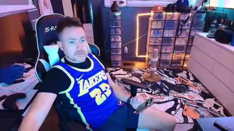 Snapshot of basketballjerseygang chatting on March 7, 5:15 am Jordan online show from March 7, 5:15 am