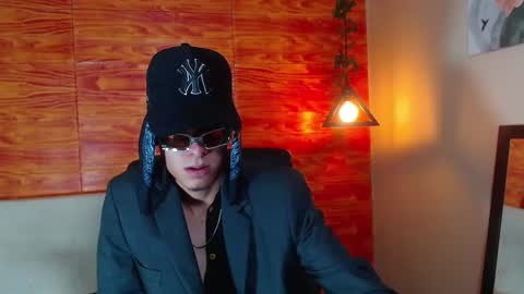 Snapshot of bastiaan_28 chatting on February 16, 3:04 am Bastian online show from February 16, 3:04 am