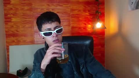 Snapshot of bastiaan_28 chatting on March 2, 9:01 pm Bastian online show from March 2, 9:01 pm