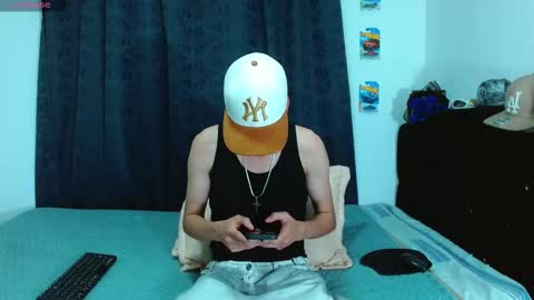 Snapshot of bastiaan_28 chatting on November 8, 5:18 am Bastian online show from November 8, 5:18 am