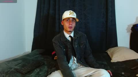 Snapshot of bastiaan_28 chatting on November 28, 1:30 am Bastian online show from November 28, 1:30 am