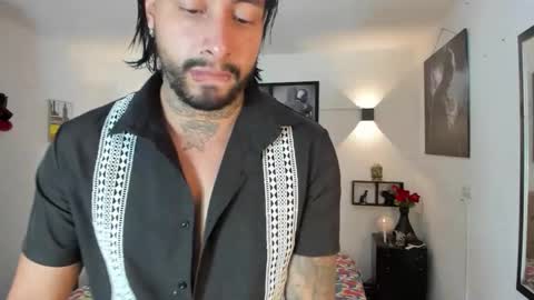 Snapshot of bastian_jones1 chatting on October 27, 10:47 pm bastian_jones1 online show from October 27, 10:47 pm