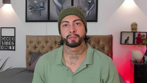 Snapshot of bastian_jones1 chatting on November 16, 3:45 am bastian_jones1 online show from November 16, 3:45 am