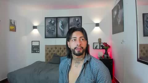 Snapshot of bastian_jones1 chatting on November 24, 11:59 pm bastian_jones1 online show from November 24, 11:59 pm