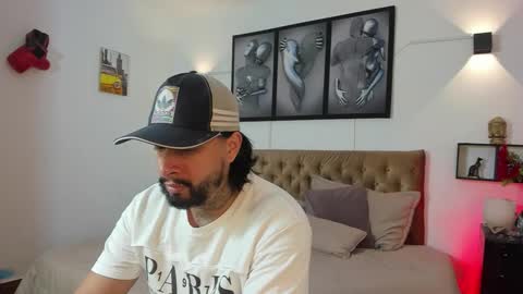 Snapshot of bastian_jones1 chatting on December 15, 1:54 am bastian_jones1 online show from December 15, 1:54 am