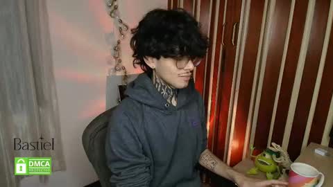 Snapshot of bastiel_ chatting on September 19, 2:46 am Bastiel online show from September 19, 2:46 am