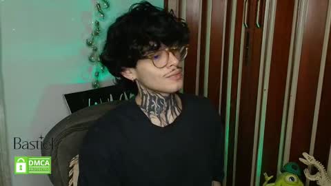 Snapshot of bastiel_ chatting on October 2, 2:07 am Bastiel online show from October 2, 2:07 am