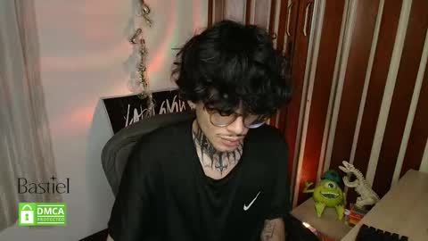 Snapshot of bastiel_ chatting on October 3, 2:52 am Bastiel online show from October 3, 2:52 am