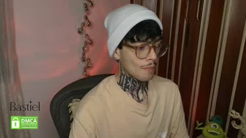 Snapshot of bastiel_ chatting on October 14, 1:06 am Bastiel online show from October 14, 1:06 am