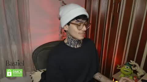 Snapshot of bastiel_ chatting on October 17, 2:48 am Bastiel online show from October 17, 2:48 am