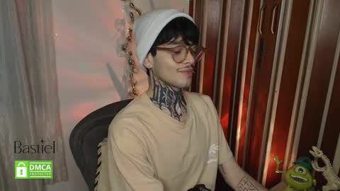 Snapshot of bastiel_ chatting on October 22, 11:48 pm Bastiel online show from October 22, 11:48 pm