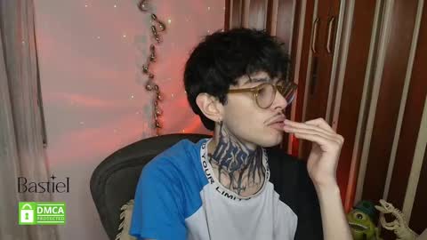 Snapshot of bastiel_ chatting on October 28, 12:03 am Bastiel online show from October 28, 12:03 am