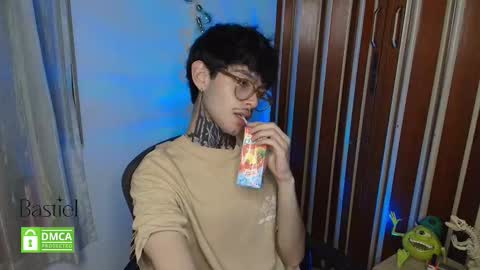 Snapshot of bastiel_ chatting on October 29, 4:59 am Bastiel online show from October 29, 4:59 am