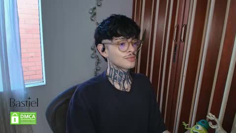 Snapshot of bastiel_ chatting on November 11, 10:10 pm Bastiel online show from November 11, 10:10 pm