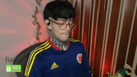 Snapshot of bastiel_ chatting on November 13, 2:21 am Bastiel online show from November 13, 2:21 am