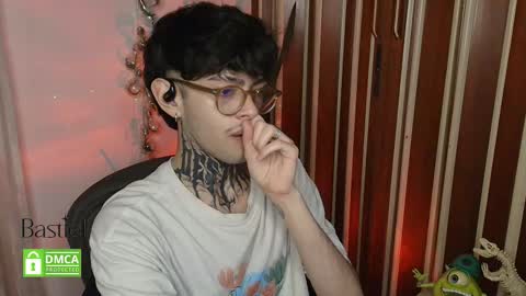 Snapshot of bastiel_ chatting on November 16, 1:44 am Bastiel online show from November 16, 1:44 am