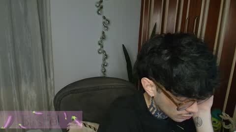 Snapshot of bastiel_ chatting on November 26, 2:23 am Bastiel online show from November 26, 2:23 am