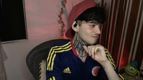 Snapshot of bastiel_ chatting on December 5, 1:58 am Bastiel online show from December 5, 1:58 am