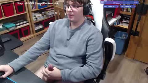 Snapshot of baterricky chatting on October 17, 9:39 pm Ricky online show from October 17, 9:39 pm