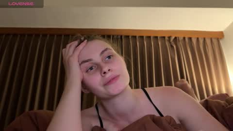 Snapshot of batewithkate chatting on May 14, 11:28 am Katrin online show from May 14, 11:28 am