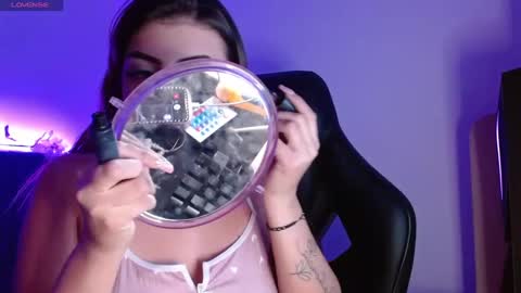 Snapshot of bay_babe chatting on February 1, 1:23 am bay_babe online show from February 1, 1:23 am