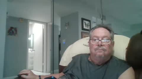 Snapshot of bbb1952 chatting on September 29, 4:34 pm Single Grandpa in Florida. Love to C2C and have Fun Privately online show from September 29, 4:34 pm