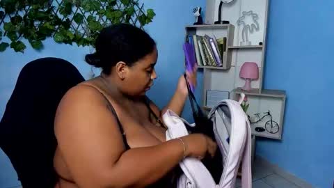Snapshot of bbw_charlote chatting on December 17, 12:22 pm Charlote online show from December 17, 12:22 pm