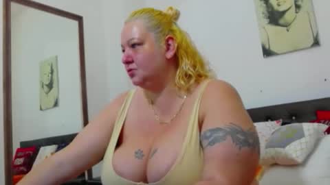 Snapshot of bbwblackdevon chatting on November 3, 9:32 am Black Devon online show from November 3, 9:32 am