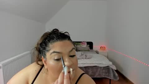 EvaEmi online show from October 27, 2:32 pm