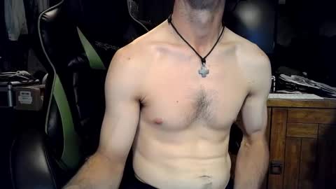 Snapshot of bchillin28 chatting on September 21, 10:44 pm bchillin28 online show from September 21, 10:44 pm