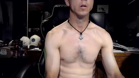 Snapshot of bchillin28 chatting on September 27, 1:32 am bchillin28 online show from September 27, 1:32 am