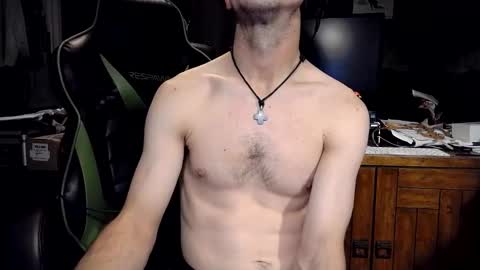 Snapshot of bchillin28 chatting on November 9, 6:39 pm bchillin28 online show from November 9, 6:39 pm