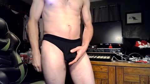 bchillin28 online show from February 20, 6:59 am