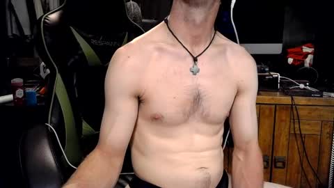 bchillin28 online show from April 18, 2:59 am