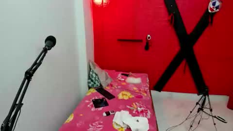 rever online show from February 3, 6:22 am