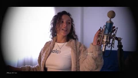 Snapshot of be_lov chatting on October 20, 7:14 pm Call me Bells Next Stream on Wednesday Feb 26 online show from October 20, 7:14 pm