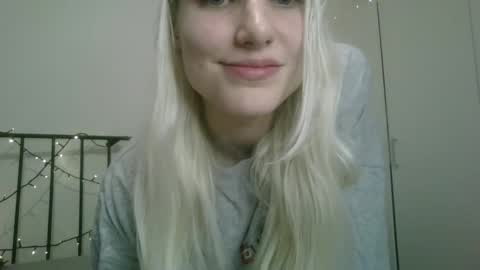 Snapshot of bea_trix77 chatting on January 13, 4:19 pm Yours sweet Bea 3 online show from January 13, 4:19 pm