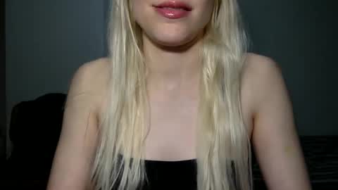 Snapshot of bea_trix77 chatting on November 11, 9:04 pm Yours sweet Bea 3 online show from November 11, 9:04 pm