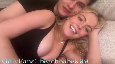 Snapshot of beachbabes999 chatting on February 24, 2:09 am beachbabes999 online show from February 24, 2:09 am