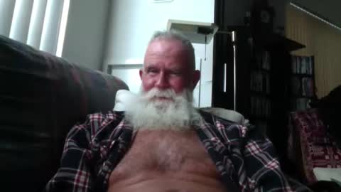beardbushy online show from October 31, 4:30 pm