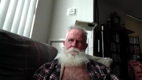 beardbushy online show from December 3, 6:06 pm