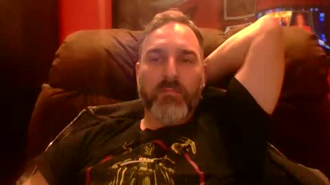 Snapshot of beardedambition chatting on October 8, 10:40 pm beardedambition online show from October 8, 10:40 pm