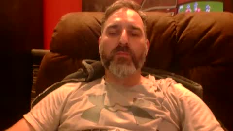 Snapshot of beardedambition chatting on October 13, 2:11 am beardedambition online show from October 13, 2:11 am