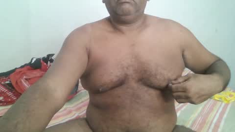 Snapshot of beargryzzly chatting on December 1, 6:19 pm Grizzly online show from December 1, 6:19 pm