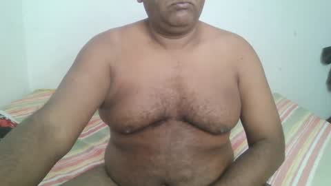 Snapshot of beargryzzly chatting on December 5, 3:15 am Grizzly online show from December 5, 3:15 am