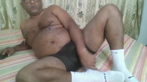 Snapshot of beargryzzly chatting on December 19, 1:39 am Grizzly online show from December 19, 1:39 am